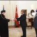 تقديم أوراق اعتماد سعادة سفير السلطنة سفيرًا فوق العادة ومفوضًا غير مقيم لدى جمهورية سيشل