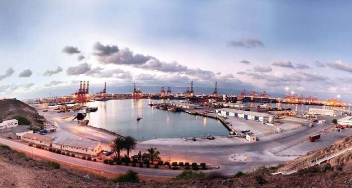 في إطار المسؤولية الاجتماعية.. ميناء صلالة و التنمية الاجتماعية يوقعان اتفاقية