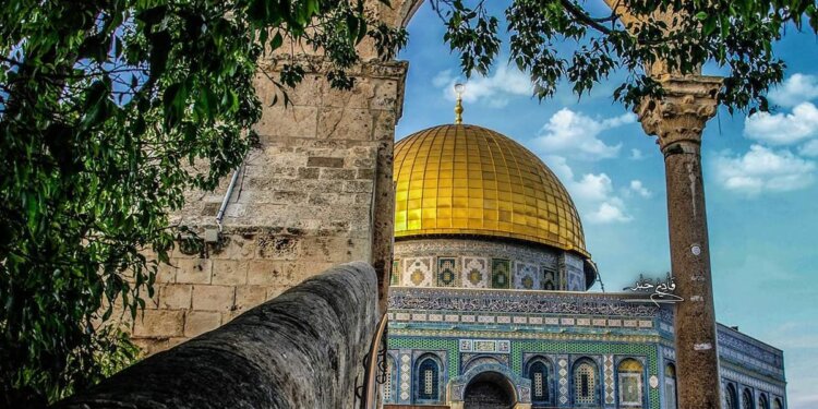 حُباً لفلسطين وشوقًا للمسجد الأقصى كتبت الطالبة آية المعنية المقيدة بالصف التاسع هذه الكلمات الحرة