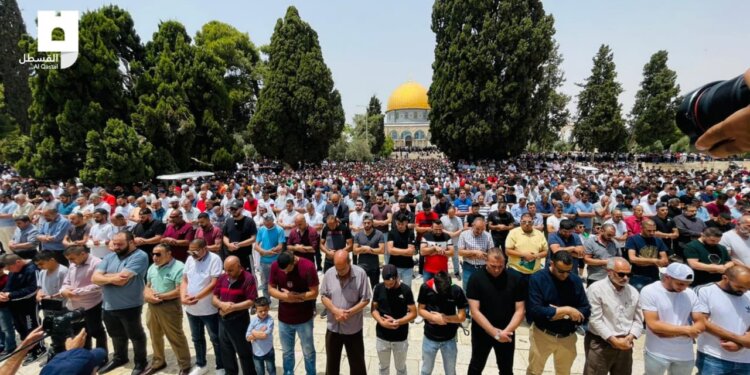 تأدية صلاة الجمعة وصلاة الغائب في المسجد الأقصى المبارك