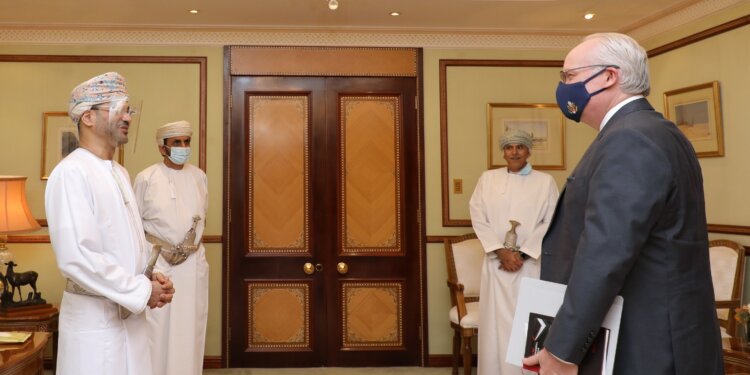 البوسعيدي يستقبل المبعوث الأمريكي الخاص إلى اليمن