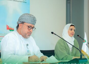 لتوفير 50 فرصة عمل للخريجين.. تنمية نفط عمان توقع اتفاقيتين
