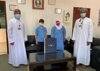 صحار الإسلامي يوزع العيدية على أطفال مركز رعاية الطفولة وجمعية رعاية الأطفال ذوي الإعاقة بالسيب