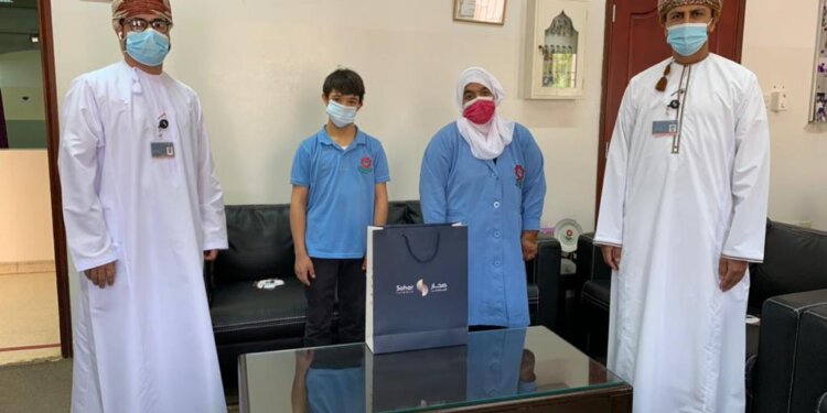 صحار الإسلامي يوزع العيدية على أطفال مركز رعاية الطفولة وجمعية رعاية الأطفال ذوي الإعاقة بالسيب