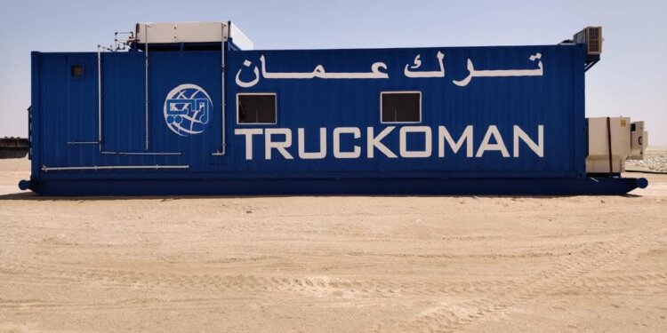 لتعزيز إجراءات حماية العاملين في الصحراء من حرارة الشمس..  ترك عمان توفر عدة استراحات مكيفة ومزودة بالخدمات بطول 40 قدمًا