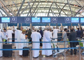 إليكم.. قائمة الدول التي تقرر تعليق القادمين منها إلى السلطنة