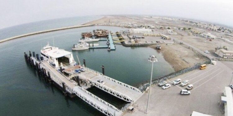 فتح باب الإستثمار لإدارة وتشغيل وتطوير مينائي خصب وشناص