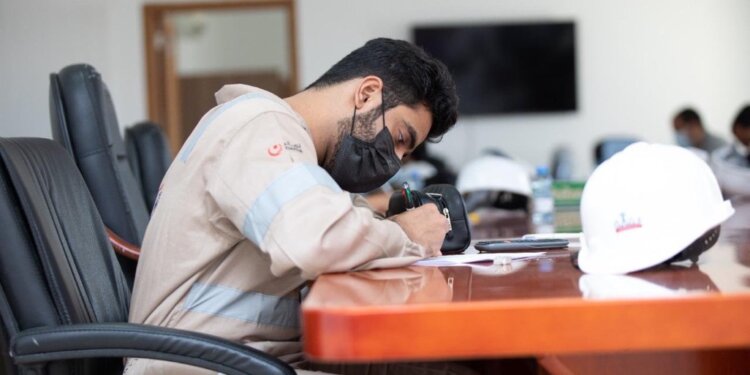 آخر مستجدات مبادرة تعيين وإحلال 800 عماني في الوظائف الفنية