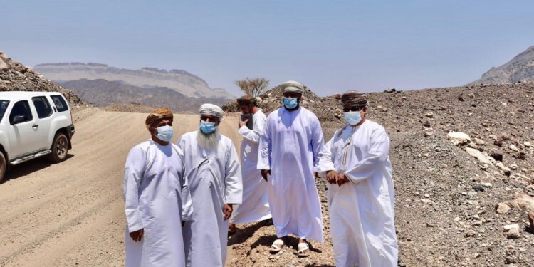 وزير النقل والإتصالات يقوم بزيارة تفقدية إلى دماء والطائيين