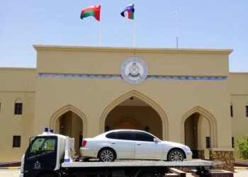 الشرطة تستوقف سائق مركبة بتهمة التفحيط والاستعراض
