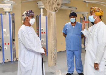 توسعة مستشفى صحار .. والسعيدي يطّلع على سير العمل