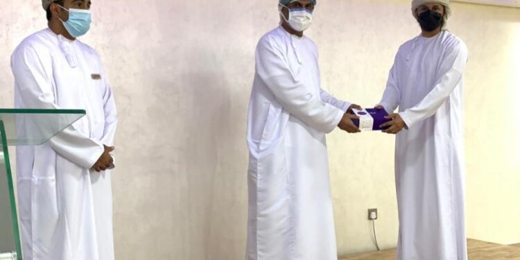 تعليمية البريمي تكرّم المنسقين الإعلاميين