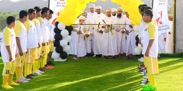 بمناسبة مرور 10سنوات على انطلاقه .. بنك مسقط يعلن زيادة عدد الفرق الرياضية المستفيدة من برنامج ” الملاعب الخضراء ” إلى 20 فريقاً .. ويعلن أسماء الفرق الفائزة بالدعم لهذا العام
