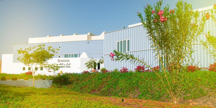 فرصة وظيفية بكلية الشرق الأوسط