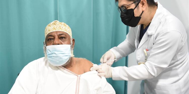 مراكز التحصين تشهد إقبالاً جيداً.. والمواطنون يشيدون بسهولة وسلاسة الإجراءات المُتّبعة لتلقي اللقاح 