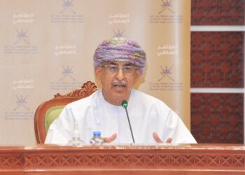 وزير الصحة يوضّح بشأن القرارات الصادرة عن اللجنة العليا