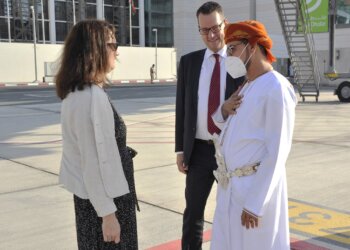 وزيرة خارجية مملكة السويد تغادر السلطنة
