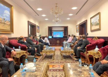 السلطنة توجه دعوة لعدد من المستثمرين المصريين