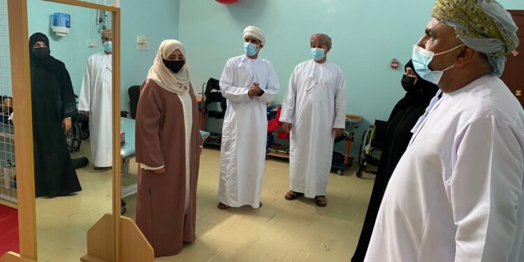 ليلى النجار تقوم بزيارة ميدانية لولايتي سمائل وبدبد