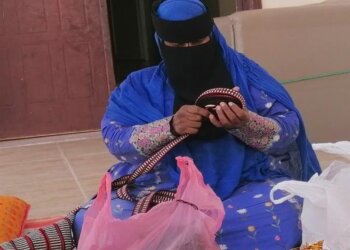 “الشهي” صناعة حرفية تشتهر بها صحراء الربع الخالي بمحافظة ظفار