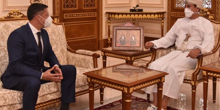 وزير المكتب السلطاني يستقبل سفير جمهورية سويسرا