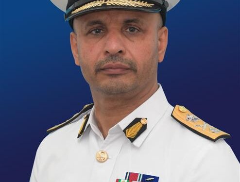 قائد البحرية السلطانية العُمانية يتوجه إلى المملكة المتحدة