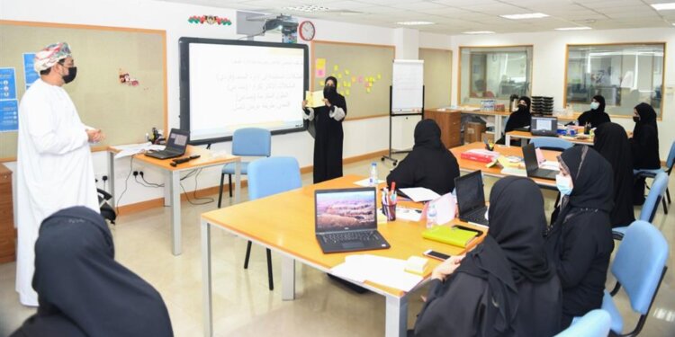 تنظيم برنامج تدريب 119 معلمة مجال أول