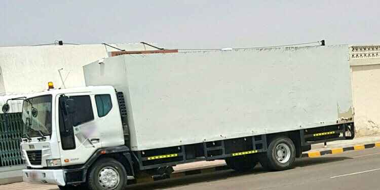 مخالفة شاحنة نقل مواد غذائية لعدم تقيدها بالمواصفات الصحية لنقل الأغذية