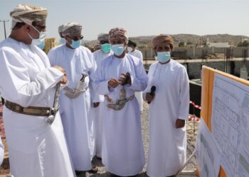 محافظ الداخلية يضع حجر أساس مشروع مركز الوفاء لتأهيل الأشخاص ذوي الإعاقة في ولاية أدم