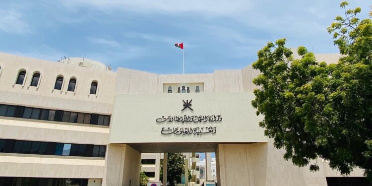 “النقل” تُصدر تعميماً بشأن تنقل البحّارة من وإلى السفن