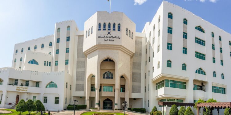 “الثروة الزراعية” تصدر قراراً وزارياً بحظر استيراد الطيور الحية