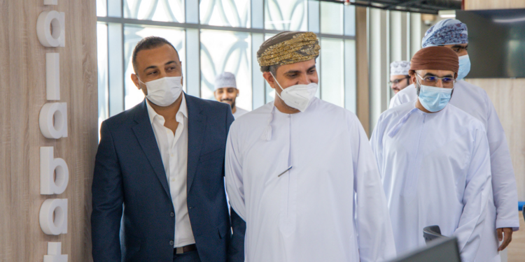 طلبات تتعاون مع هيئة تنظيم الاتصالات بهدف تطوير نظم وتقنيات المطاعم بالسلطنة
