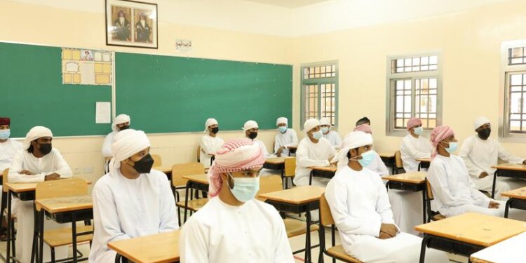 بإجمالي 14513 طالب وطالبة.. مدارس تعليمية البريمي تستقبل طلبتها للعام الجديد