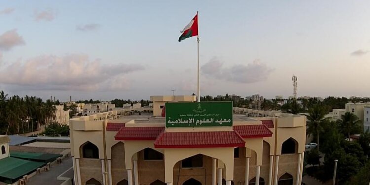 أكثر من 700 طالب يلتحقون بمعاهد العلوم الإسلامية