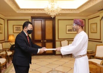 وزير الخارجية يتسلم نسخًا من أوراق اعتماد عدد من السفراء