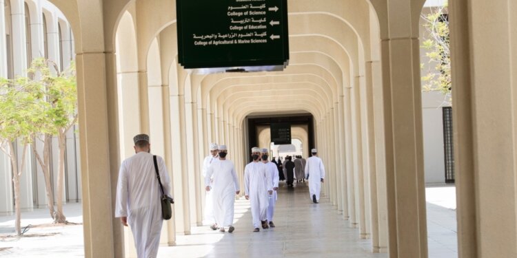 أكثر من 3200 طالب وطالبة يلتحقون بجامعة السلطان قابوس