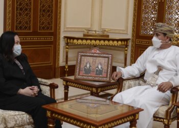 وزير المكتب السلطاني يلتقي بسفيرة الولايات المتحدة الأمريكية