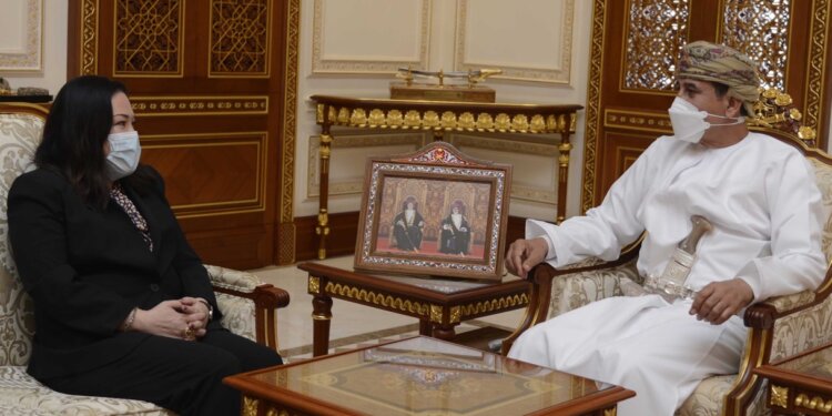 وزير المكتب السلطاني يلتقي بسفيرة الولايات المتحدة الأمريكية