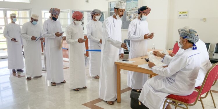 مسار توظيف الباحثين عن عمل يتخذ شكلاً آخر..  واستياء كبير لرواد التواصل الاجتماعي من منشورات وزارة العمل