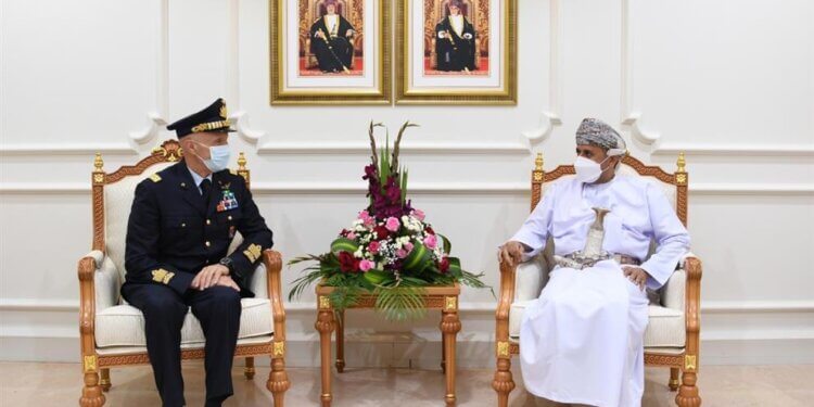 الأمين العام بوزارة الدفاع يستقبل رئيس الأركان العامة للدفاع بجمهورية إيطاليا