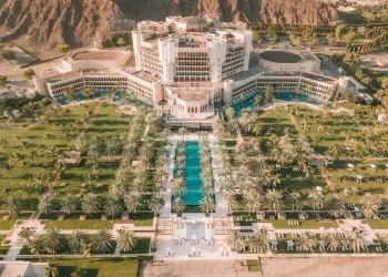 قصر البستان، فندق الريتز – كارلتون يحقق فوزاً مزدوجاً ضمن جوائز السفر العالمية لعام 2021