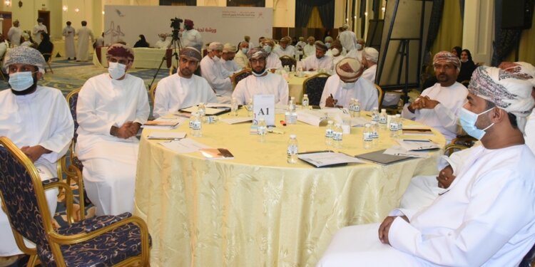حلقة عمل حول تحفيز وتنمية القطاع الصناعي بالسلطنة