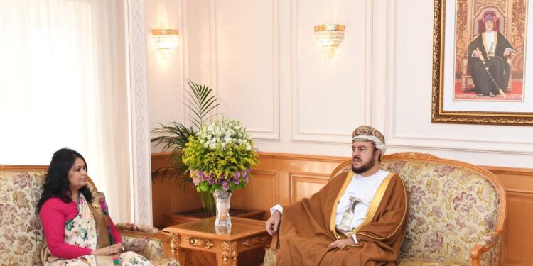 نيابةً عن جلالة السلطان .. سمو السيد أسعد يستقبل سفيري النيبال والهند