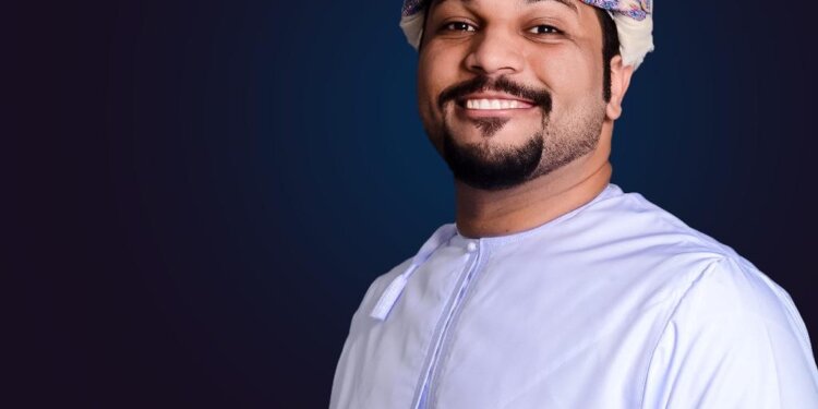 يوم الشباب العماني وفرص تمكين المعرفة والمهارات