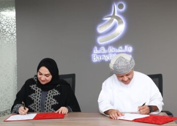 بنك ظفار يتبرع بـ 500 ألف ريال عُماني لدعم منازل المتضررين من شاهين