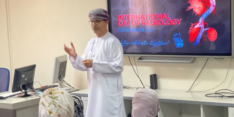 مستشفى جامعة السلطان قابوس يحتفل باليوم العالمي للتصوير الطبي