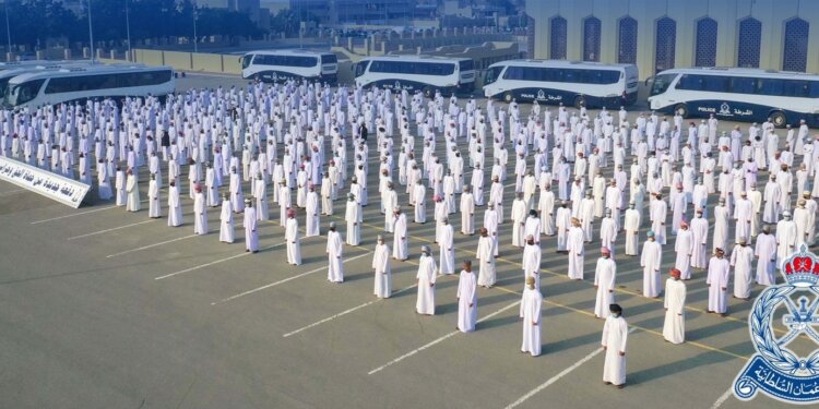 شرطة عمان السلطانية توظف دفعة جديدة من المواطنين
