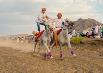 بأكثر من 50 خيلاً، بهلاء تحتفل بالعيد الوطني 51 المجيد
