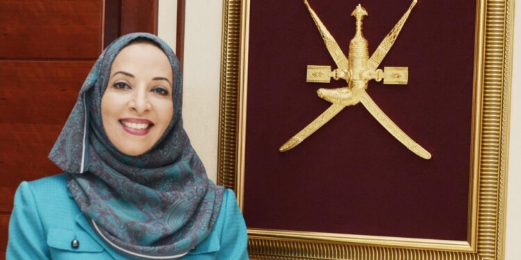 بتكليفٍ سامٍ .. وزيرة التربية والتعليم تسلم جائزة اليونسكو – السلطان قابوس لصون البيئة