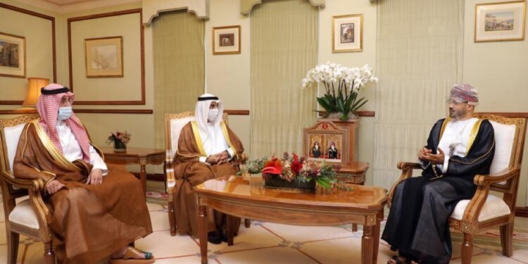 البوسعيدي يلتقي الأمين العام لمجلس التعاون لدول الخليج العربية